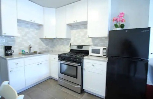 Shearer Hills - Ridgeview House | Central & Convenient, Airport-5Min, Anywhere-10Min