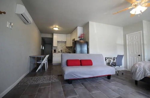 Shearer Hills - Ridgeview House | Central & Convenient, Airport-5Min, Anywhere-10Min
