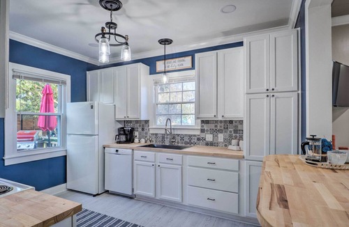 Lafayette Cottage | Central Cottage w/Grill, 1 Mi to Cajun Field