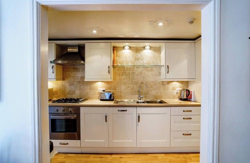 Upper Town Apartment | Central Courtyard Apartment - Pass the Keys