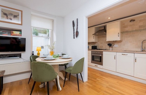 Upper Town Apartment | Central Courtyard Apartment - Pass the Keys