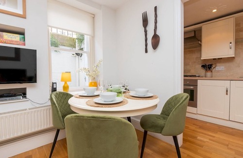 Upper Town Apartment | Central Courtyard Apartment - Pass the Keys