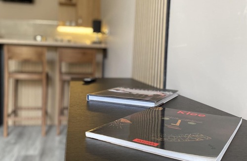 Tollcross Apartment | Central, cozy, clean apartment for couples