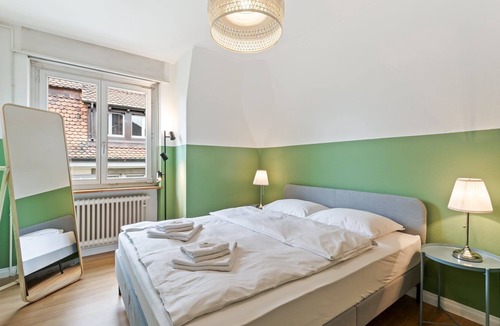 Oberstrass Apartment | Central & cozy flat overlooking the city