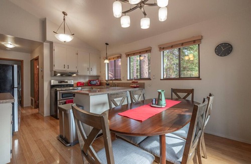 Ridgewood House | Central & Cozy Pet-Friendly Cabin w Fenced In Yard