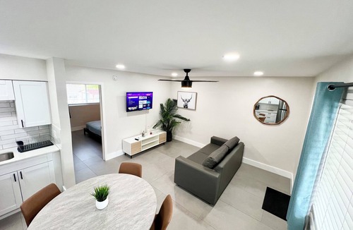 Lake Ridge Apartment | Central, Cute & Cosy 1Br 1Bath Apt in Lake Ridge