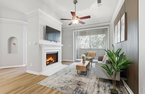 Far North Dallas Apartment | Central Dallas apartment with balcony and pool