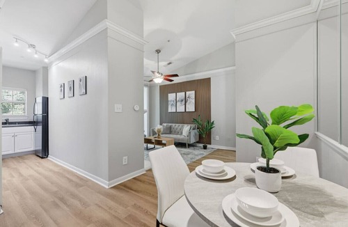 Far North Dallas Apartment | Central Dallas apartment with balcony and pool