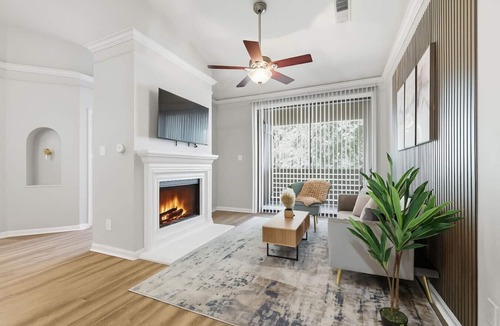 Far North Dallas Apartment | Central Dallas apartment with balcony and pool