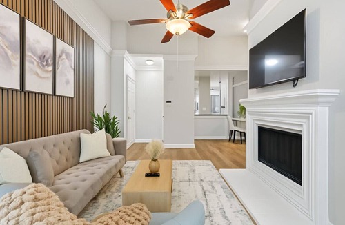 Far North Dallas Apartment | Central Dallas apartment with balcony and pool