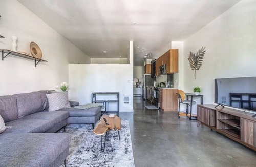 Mann Apartment | Central District 1 bd apartment