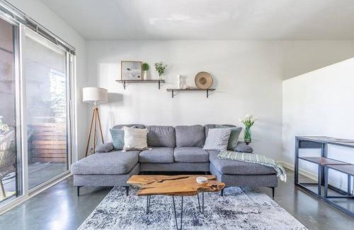 Mann Apartment | Central District Condo | Modern| Rooftop