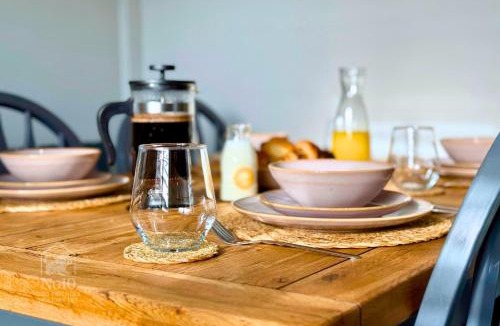 Edwinstowe House | Central, dog friendly, private courtyard