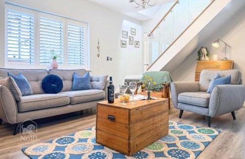 Edwinstowe House | Central, dog friendly, private courtyard