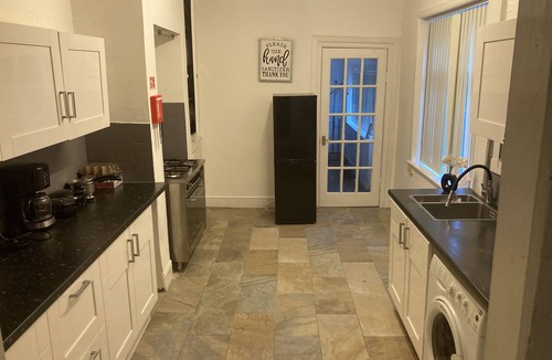 Doncaster House | Central Doncaster Mansion