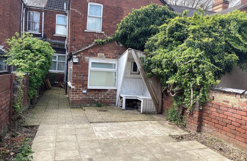 Doncaster House | Central Doncaster Mansion