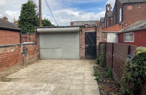 Doncaster House | Central Doncaster Mansion