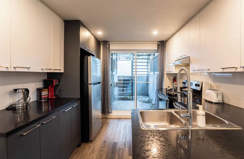 Lafleche Apartment | Central Downtown Montreal | 3BR/1BA Balmoral Condo