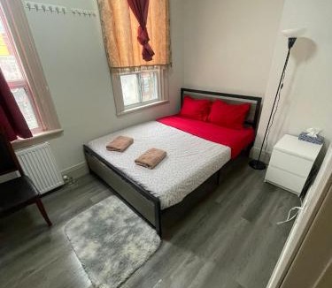 Grange Park House | Central Downtown New Year Stay- Self Checkin & Free Wifi