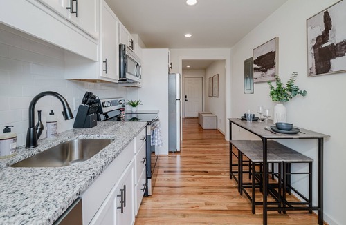 Civil Rights Historic District Condo | Central Duo Suites- Ample Parking/King Beds/Groups