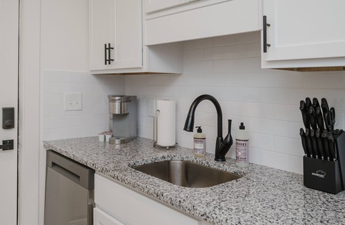 Civil Rights Historic District Condo | Central Duo Suites - Big Groups/Parking/Queen Beds