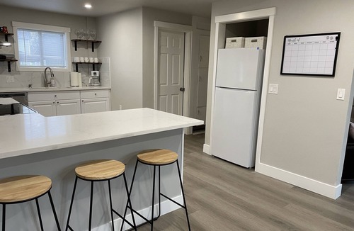 Hough Apartment | Central duplex with 3 bed/2bth near Hough Park