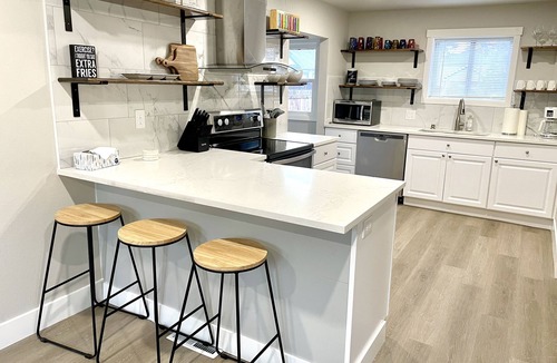 Hough Apartment | Central duplex with 3 bed/2bth near Hough Park