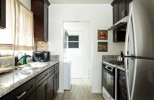 Eagle Rock Apartment | Central Eagle Rock - Close To Shops & Dining