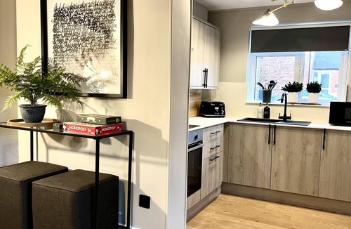 Ellesmere House | Central Ellesmere -Sleeps2 - Parking - PetFriendly