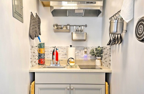 Elmont House | Central Elmont Studio w/Great Outdoor Space!