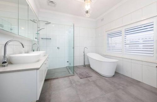 Wodonga House | Central Entertainer's Paradise