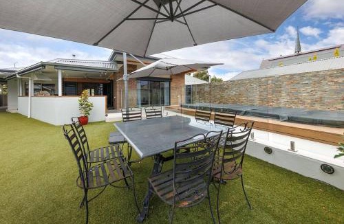 Wodonga House | Central Entertainer's Paradise