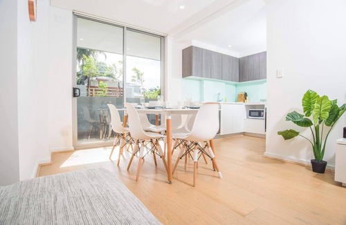 Epping Apartment | Central Epping Retreat | Walk to Train, Dining, Shops