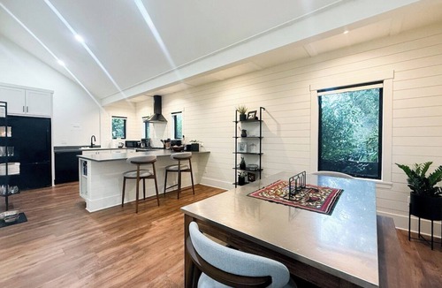 Newberg House | Central extended stay cottage with a modern charm