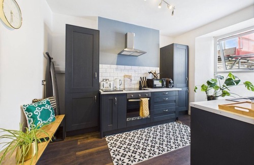 Mylor Churchtown Apartment | Central Falmouth Flat with Free Parking