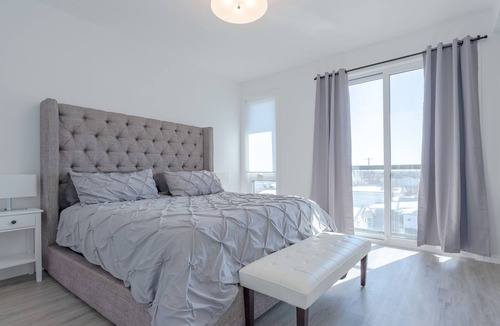 Bridgeland House | Central, Family-sized 3 BR Townhome with AC, Work Space & Private Parking