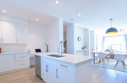 Bridgeland House | Central, Family-sized 3 BR Townhome with AC, Work Space & Private Parking