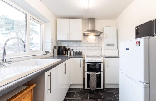 Shirley Apartment | Central Flat, Off-Road Parking