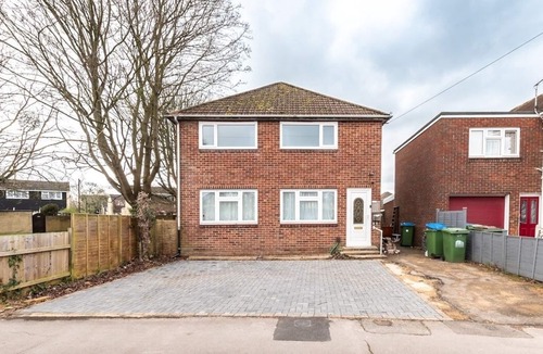 Shirley Apartment | Central Flat, Off-Road Parking