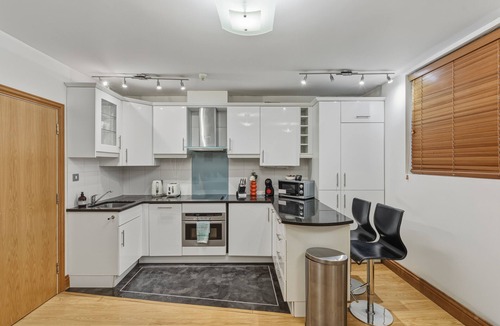 Queenhithe Apartment | Central Flat Steps from St. Paul’s