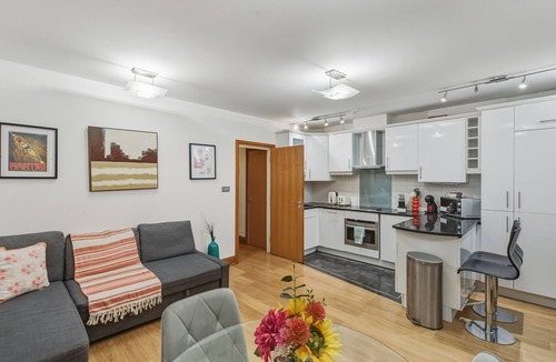 Queenhithe Apartment | Central Flat Steps from St. Paul’s