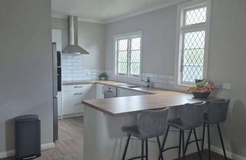 Palmerston North House | Central, for Large Groups! – Completely Renovated