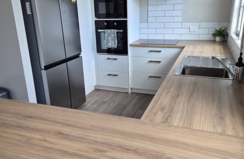 Palmerston North House | Central, for Large Groups! – Completely Renovated