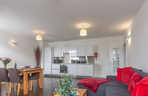 Reading City Centre Apartment | Central | Free Secure Parking | Relocating Families