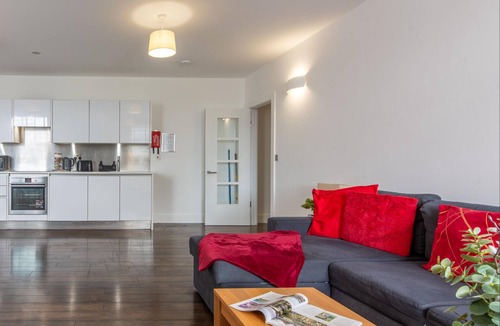 Reading City Centre Apartment | Central | Free Secure Parking | Relocating Families
