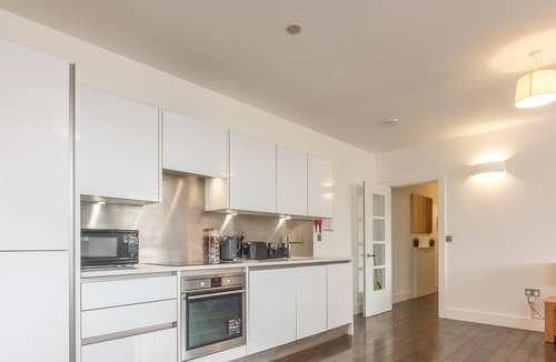 Reading City Centre Apartment | Central | Free Secure Parking | Relocating Families