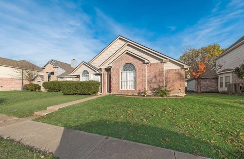 Frisco House | Central Frisco Single Story 3BR Sleep 8 Fully Fenced Backyard