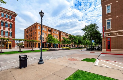 Frisco Original Donation House | Central Frisco Townhouse | Walk to Cafes & Bars