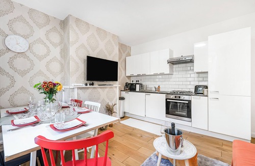 Waterloo Apartment | Central Gem in Waterloo, London