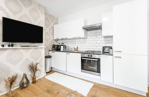 Waterloo Apartment | Central Gem in Waterloo, London